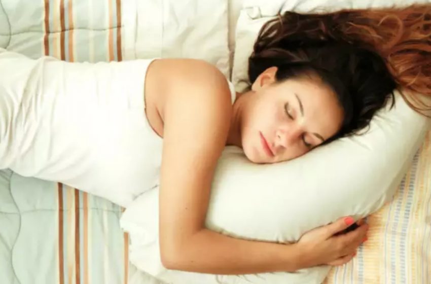  Posisi Tidur dapat Mempengaruhi Kulit Anda