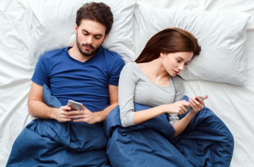  Dampak Negatif Media Sosial bagi Pasangan Suami Istri
