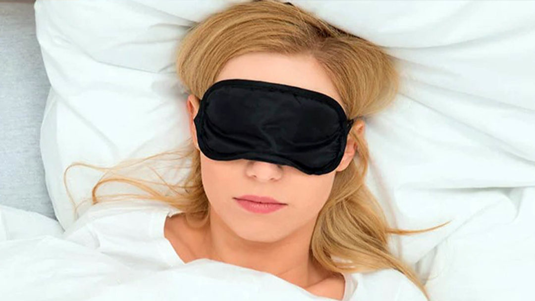 Manfaat Pakai Penutup Mata saat Tidur