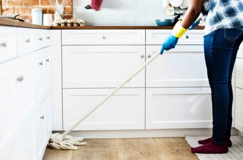  Tips Mengatasi Bau Tak Sedap pada Lantai Dapur Meski Sudah Dipel