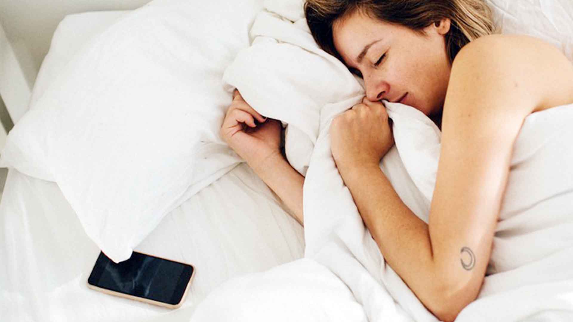 Bahaya Tidur dekat Ponsel