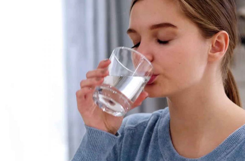  Manfaat Minum Air Putih Sebelum Tidur