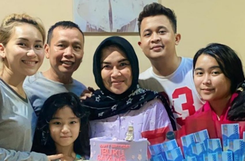  Orangtua Ayu Ting Ting Pertanyakan Soal Laporan Hatter di Polda Jawa Timur