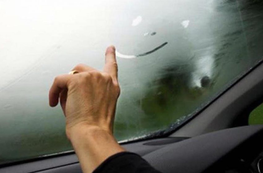  Tips Mengatasi Kaca Mobil Berembun Saat Hujan