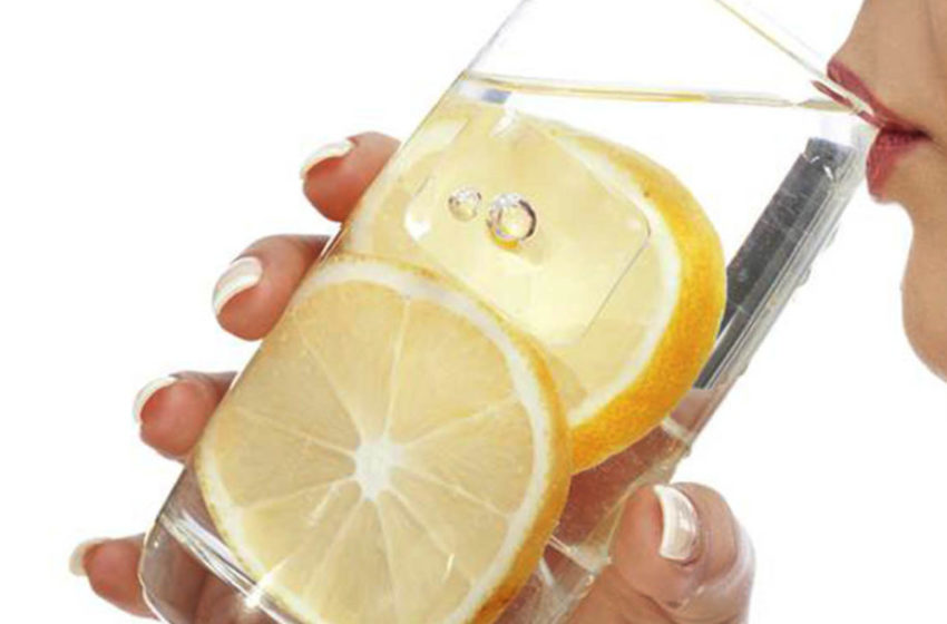  Simak Manfaat Rutin Minum Air Lemon Hangat di Pagi Hari