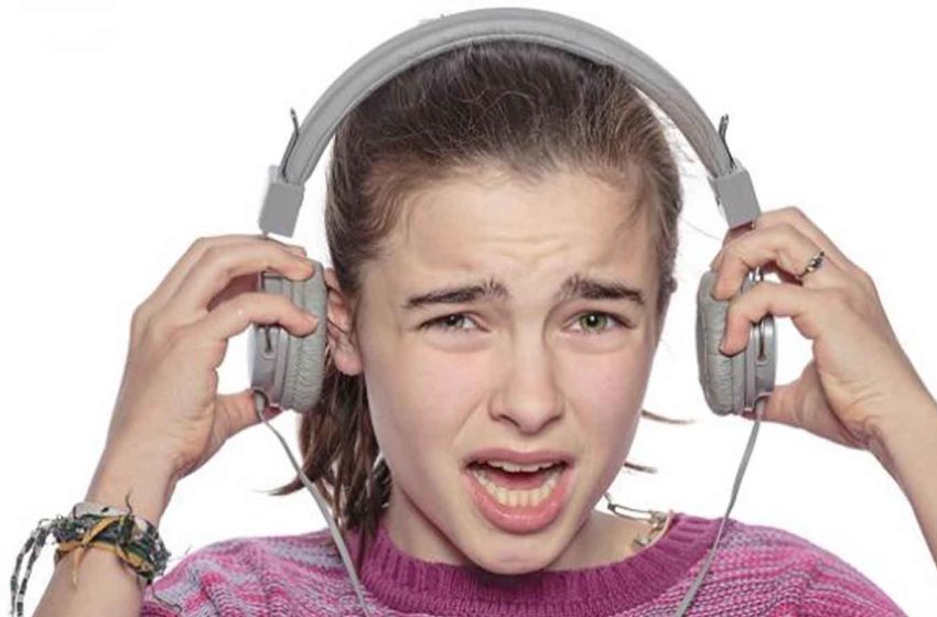  Tips Aman Memakai Headphone Agar Tidak Mengganggu Pendengaran