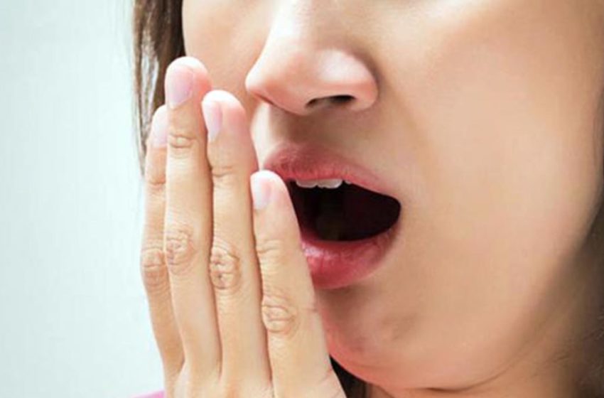  Tips Menghilangkan Bau Mulut saat Berpuasa