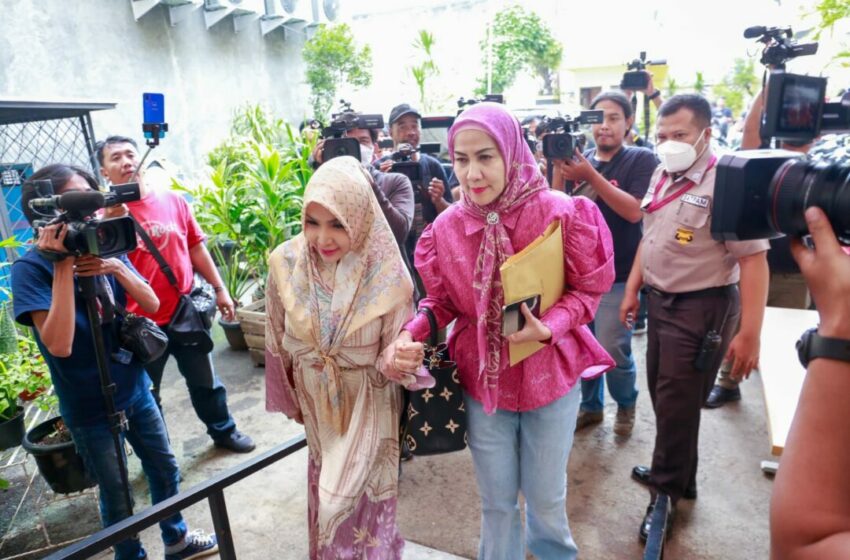  Venna Melinda Cabut Gugatan Cerai di Pengadilan Terhadap Ferry Irawan