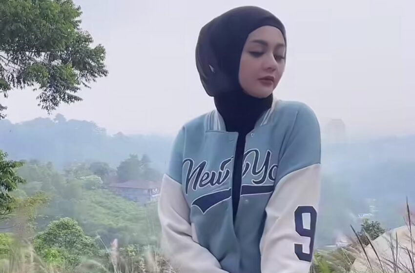  Mantap Berhijab, Jenita Janet Bagikan Pakaian Show Hingga Wig Miliknya Secara Gratis