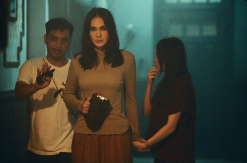  Luna Maya Hadirkan Nuasasa Mencekam di Film Panggonan Wingit, Tayang di Bioskop Mulai 30 November 2023