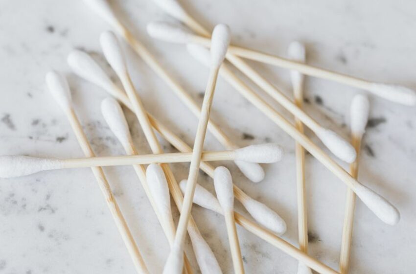  Ini Alasan Kenapa Kamu Sebaiknya Nggak Pakai Cotton Buds untuk Telinga