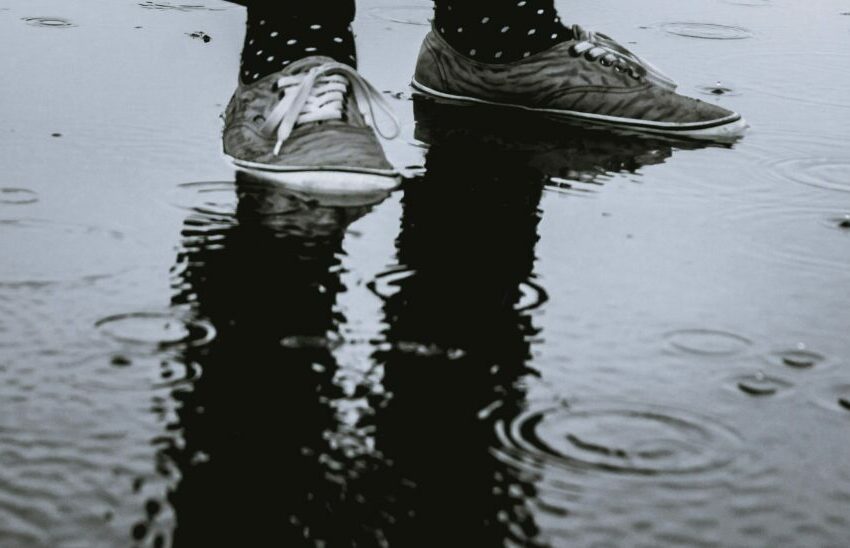  Ini Tips Memilih Sepatu yang Tepat untuk Cuaca Hujan