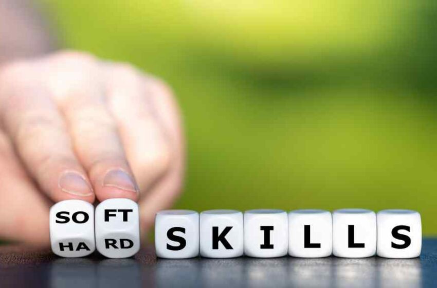  Pahami Perbedaan antara Hard Skill dan Soft Skill