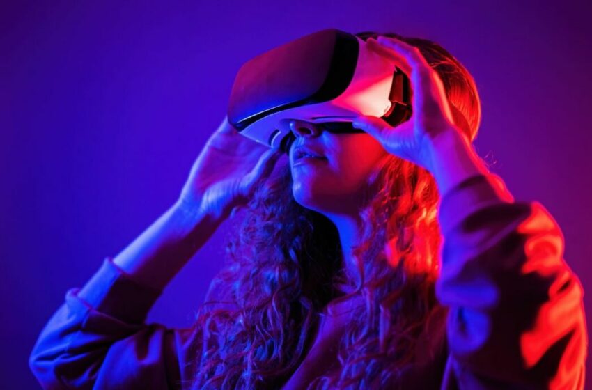  Mengenal Augmented Reality (AR) dan Virtual Reality (VR)