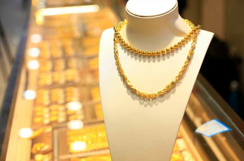  Mengapa Cowok Enggak Disarankan Pakai Perhiasan Emas Menurut Islam?