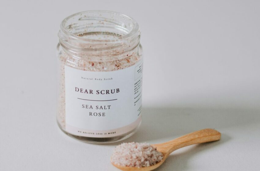  Mempercantik Kulit Kering Kamu dengan Scrub yang Tepat