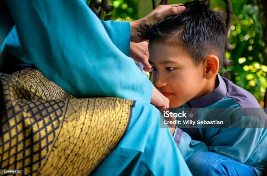  Memahami Arti dan Urutan Sungkeman saat Lebaran, Tradisi yang Mengikat