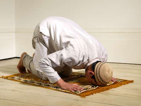  Menggali Makna Sujud Syukur dalam Islam