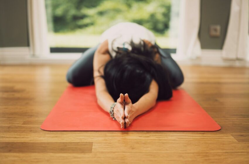  Cara Merawat Matras Yoga agar Tetap Bersih dan Awet