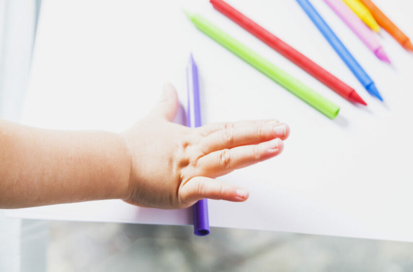  Cara Membersihkan Noda Tinta Spidol di Kulit Anak-anak