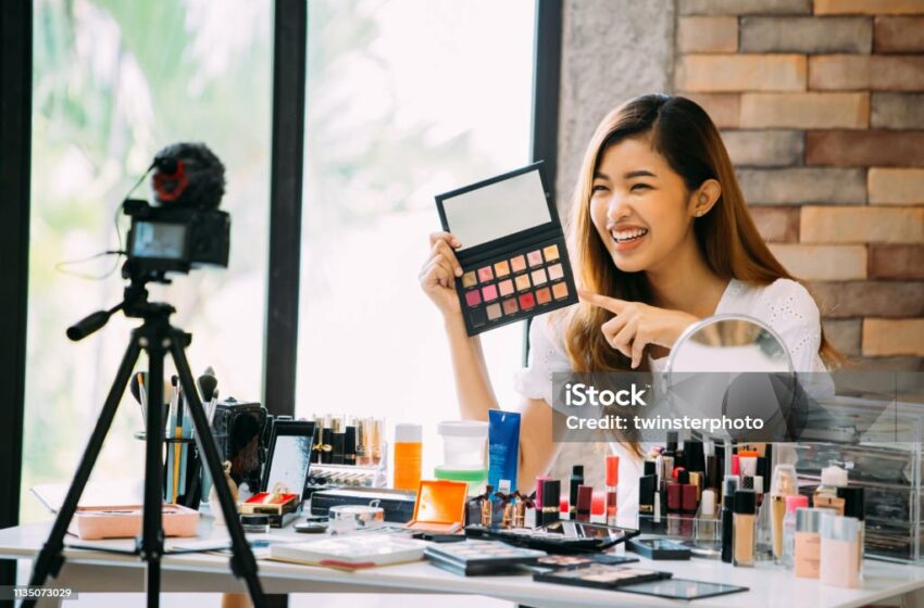  Mengenal Profesi Beauty Vlogger, Mengubah Kecintaan pada Make-up Menjadi Karir Impian