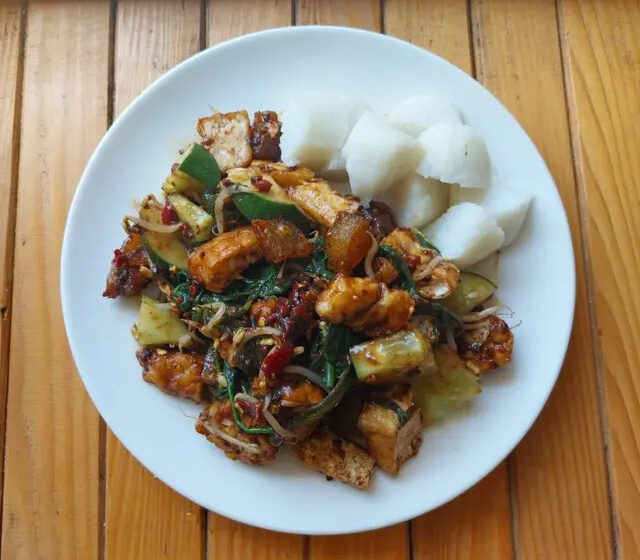  Rujak Cingur, Sensasi Pedas dan Gurih dari Surabaya untuk Menu Makan Siang