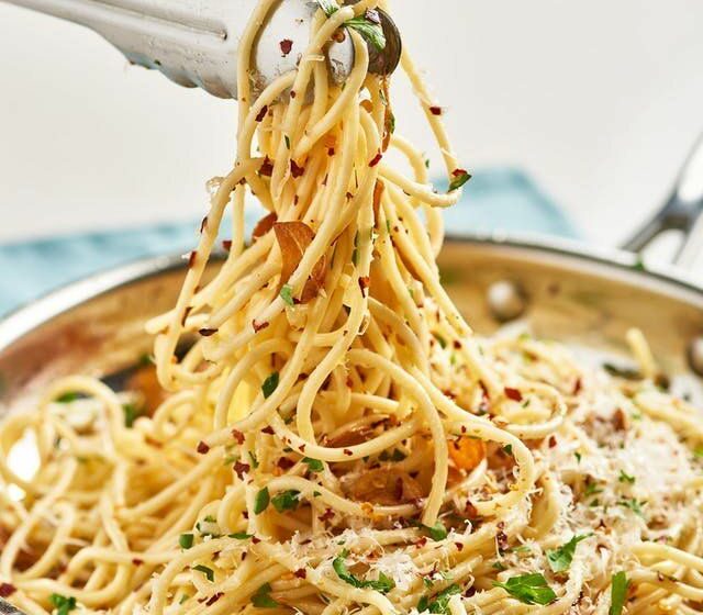  Spaghetti Aglio e Olio Simpel, Lezat, dan Mudah Dibuat di Rumah