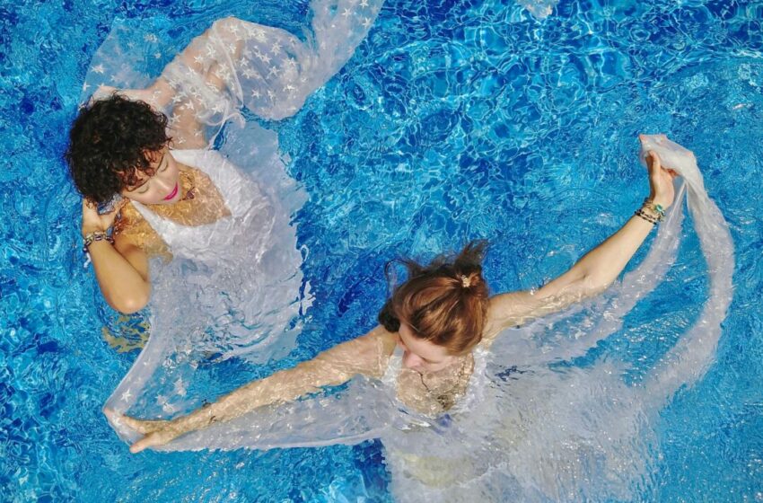  Pool Dance, Seni Menari yang Elegan dan Memikat di Air