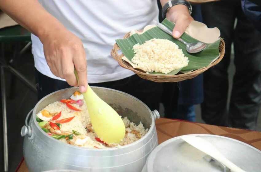  Berbagai Cara Memasak Nasi secara Tradisional di Indonesia