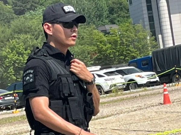  Mengintip Kehadiran Spesial V BTS saat Sedang Patroli di Festival Chuncheon