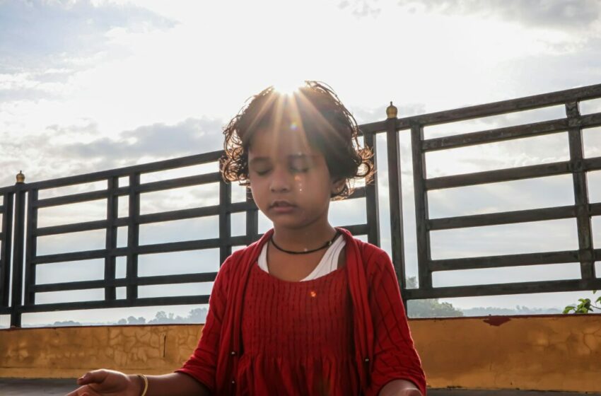  Mengajarkan Meditasi pada Anak, Manfaat dan Cara yang Efektif