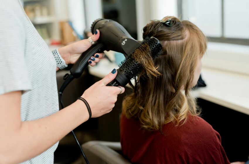  Perhatikan, Ini Teknik Menggunakan Hair Dryer yang Benar