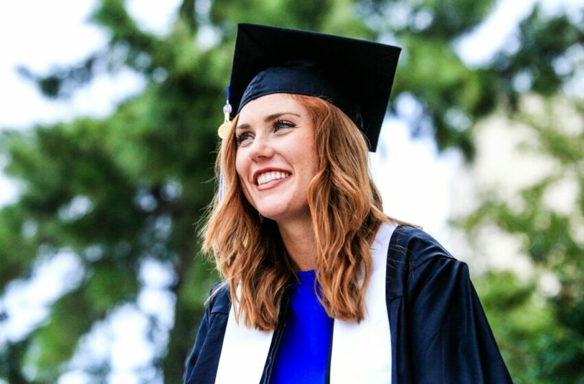  Tampil Menawan di Hari Wisuda, Referensi Look Make Up untuk Graduation