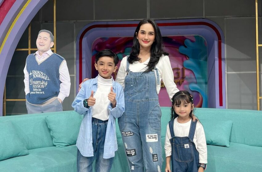  Faby Marcelia Tak Batasi Komunikasi Anak dengan Revand Narya