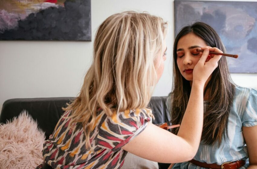  Rahasia Make Up untuk Membuat Pipi Terlihat Lebih Tirus