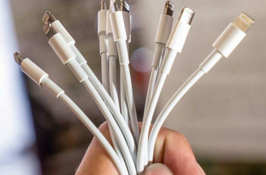  Ada Nggak Sih Kelemahan dari Charger Lightning iPhone? Cek Jawabannya