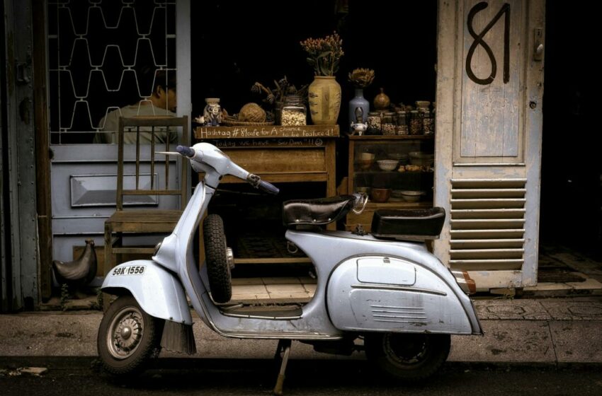  Vespa Si Skuter Legendaris yang Tak Lekang Oleh Waktu