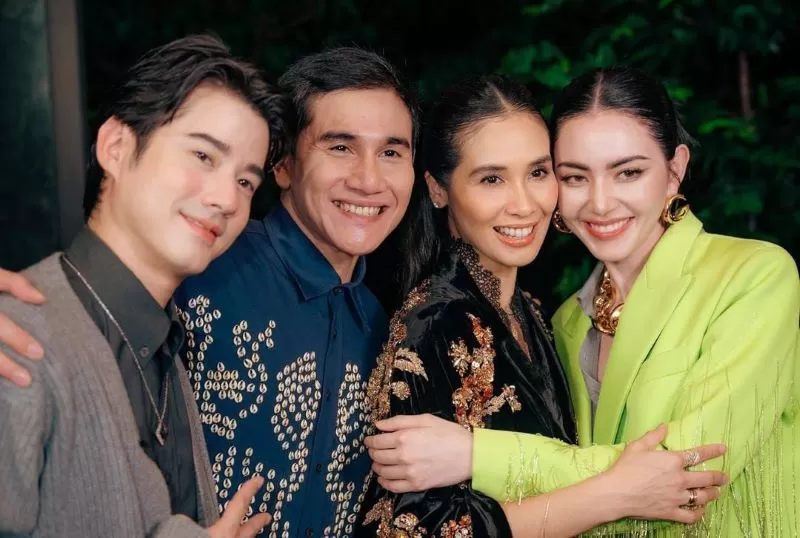  Gala Premiere ‘Kang Mak from Pee Mak’, Davika Hoorne dan Mario Maurer Curi Perhatian