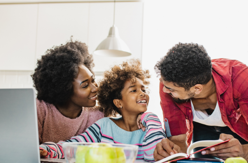  8 Pengorbanan Orang Tua untuk Memberikan Anak-anak Mereka Kehidupan yang Lebih Baik