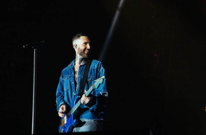  Adam Levine, Dari Vokalis Maroon 5 Sampai Juri The Voice yang Bikin Melting