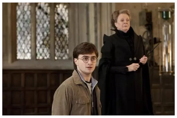  Daniel Radcliffe Kenang Pertemuan Pertama dengan Maggie Smith