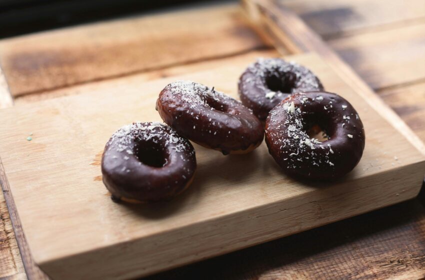  Berapa Kalori yang Terkandung dalam Satu Buah Donat dengan Topping Coklat?