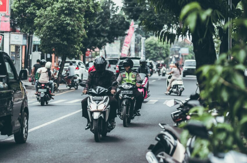  Ini Tips Mengendarai Motor Matic Saat Jalan Menurun