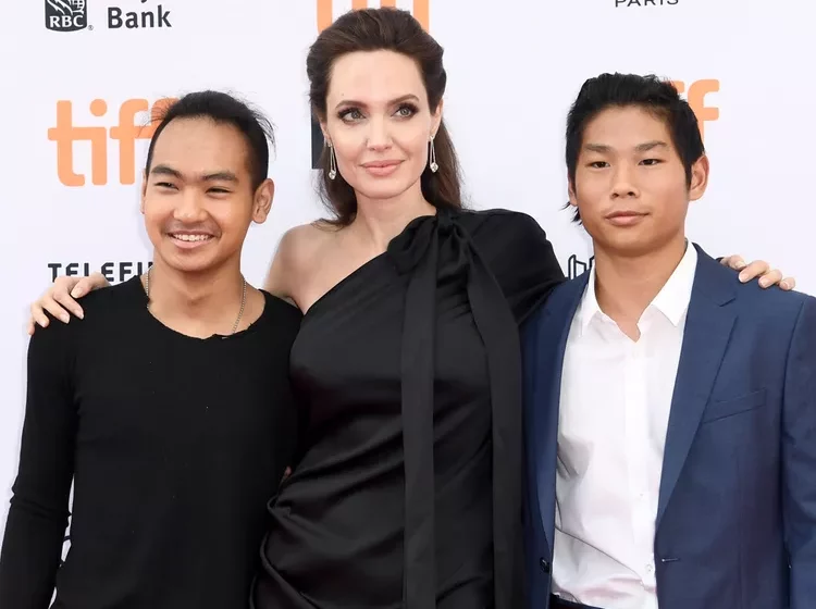  Angelina Jolie Ajak Anak-Anaknya Bekerja di Lokasi Syuting