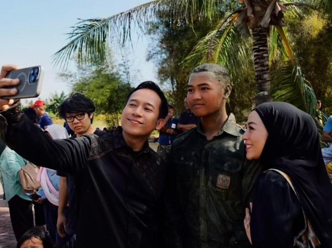  Pertemuan Haru Denny Cagur dengan Anak Tercinta