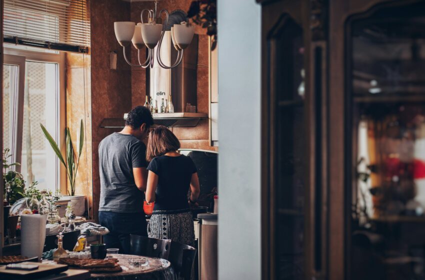  Ciptakan Sentuhan Homie di Rumah Baru dengan Foto-Foto Keluarga