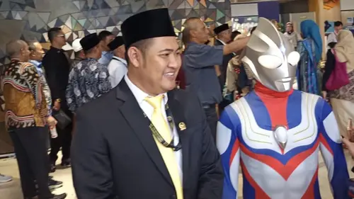  Jamaludin Malik Beri Alasan Menggunakan Kostum Ultraman