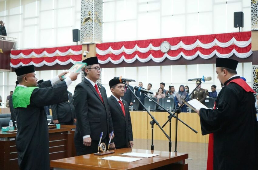  Zenal Abidin dan Dadang Iskandar Dilantik Jadi Wakil Ketua DPRD