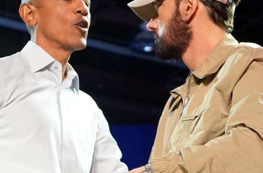  Barack Obama Menyanyikan Lose Yourself saat diperkenalkan oleh Eminem