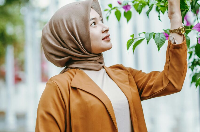  Inspirasi OOTD Muslim dengan Nuansa Earth Tone